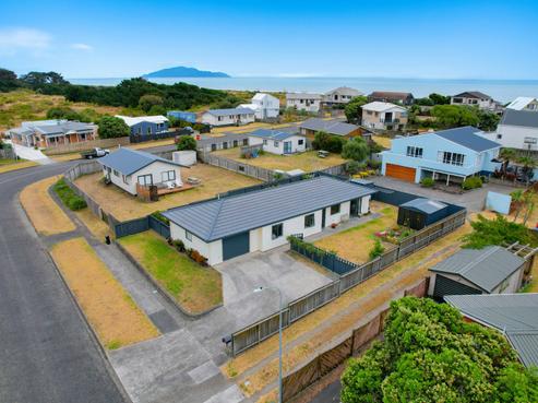 25 Scott Avenue, Otaki Beach