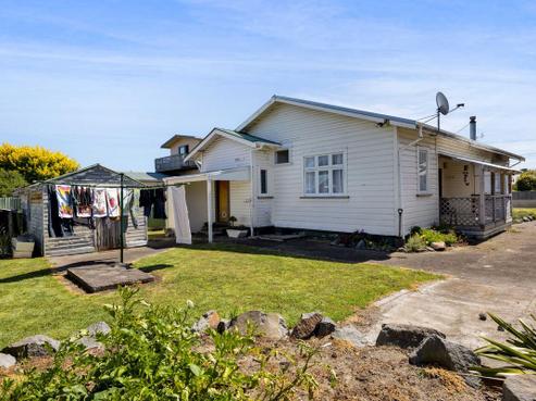8 Collins Street, Hawera