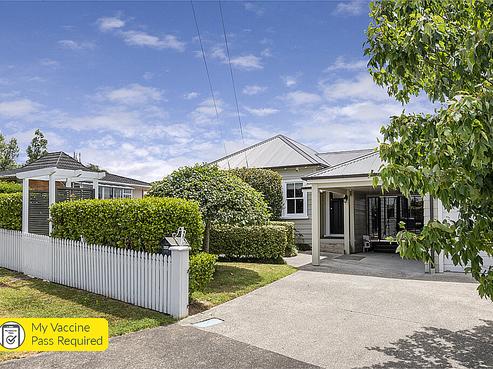 64 Uxbridge Road, Mellons Bay