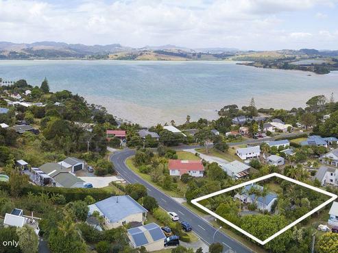 12 Melody Lane, Mangonui