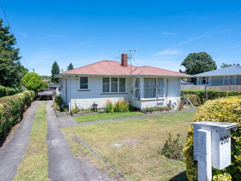 200 Sunset Road, Mangakakahi