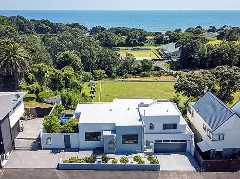 401 Devon Street East, Strandon
