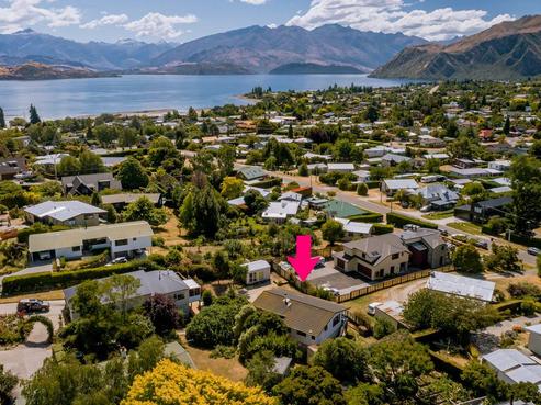71 Manuka Crescent, Wanaka