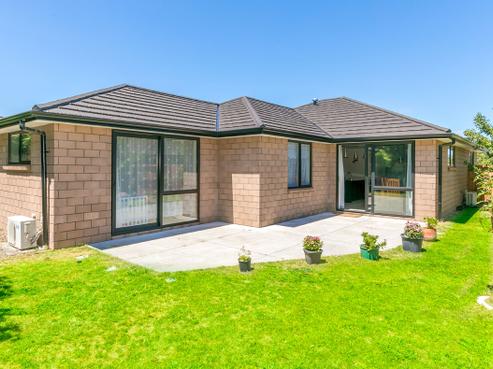 11 Cabourne Drive, Glenview