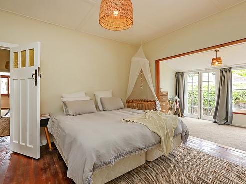 507 Southampton Street West, Hastings