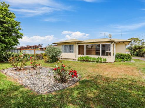 210 Clayton Road, Mangakakahi