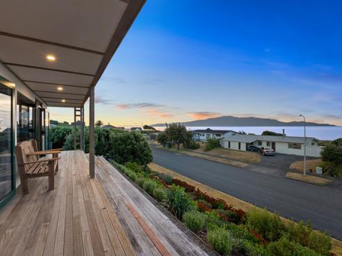 10 Oratia Street, Waikanae Beach