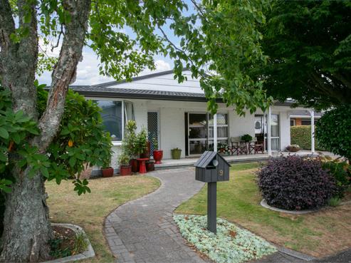 9 Woodstock Crescent, Leamington