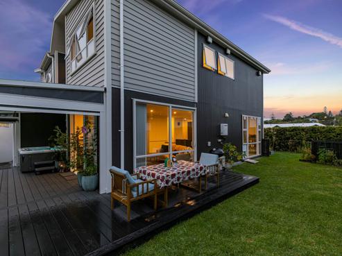 35 Sanremo Lane, Stanmore Bay