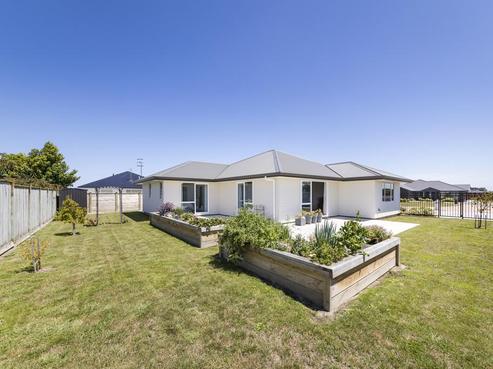 2 Hydrangea Lane, Milson