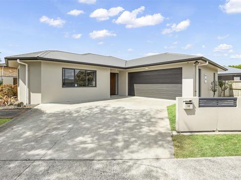 15 Farleigh Close, Huntington