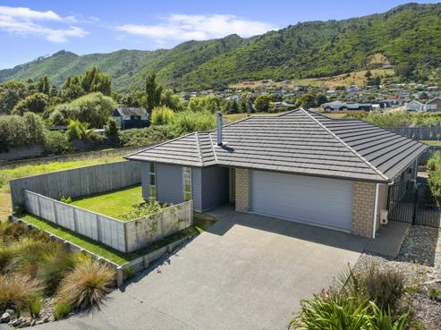24 Mahia Lane, Waikanae