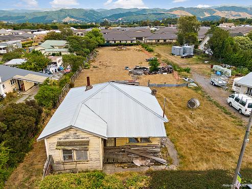 316 High Street South, Carterton