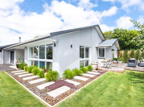 2/10 Ladbrokes Place, Fendalton