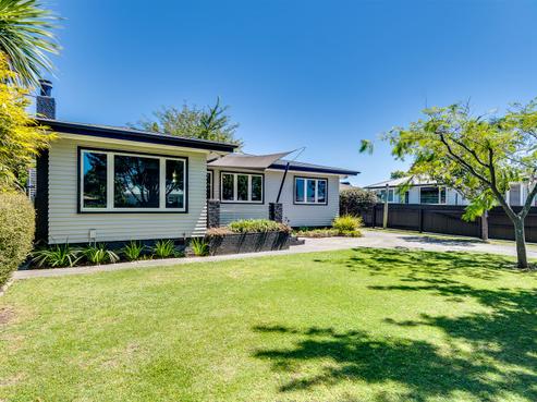 6 Trinity Crescent, Pirimai