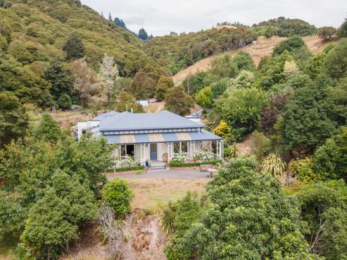 205 Lud Valley Road, Hira