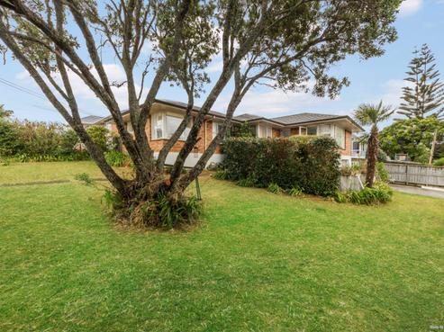 56 Tiroroa Avenue, Te Atatu South