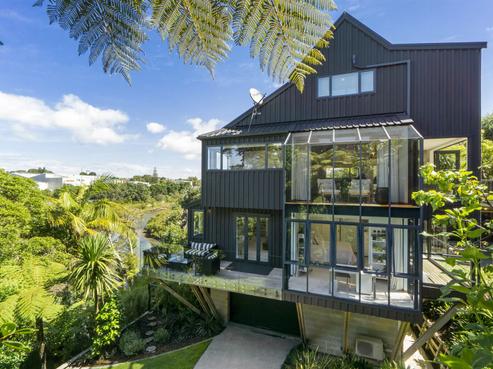 17B Rangitoto Terrace, Milford