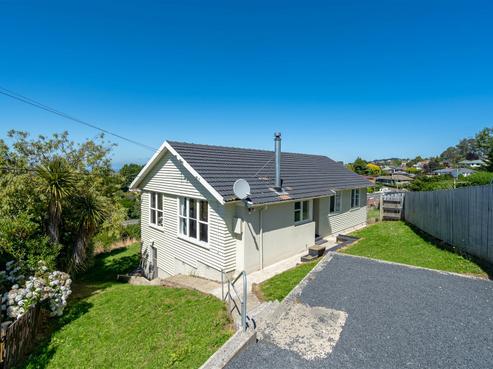 27 Hanlon Street, Halfway Bush