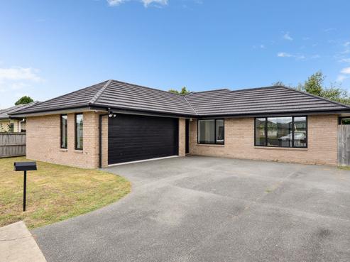18 Oolong Court, Huntington