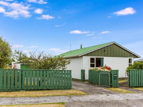 8 Marne Grove, Waitangirua