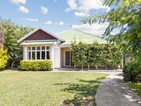 913 Churchill Street, Akina