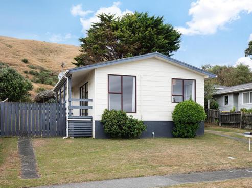 21 Marne Grove, Waitangirua