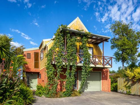 12 Surrey Road, Richmond