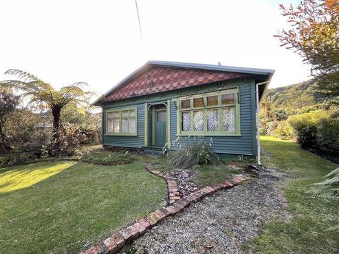 39 River Road, Hector