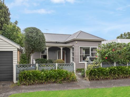2 Leslie Avenue, Sandringham