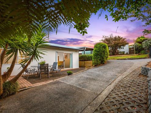 2/1 Burnham Road, Waitakere