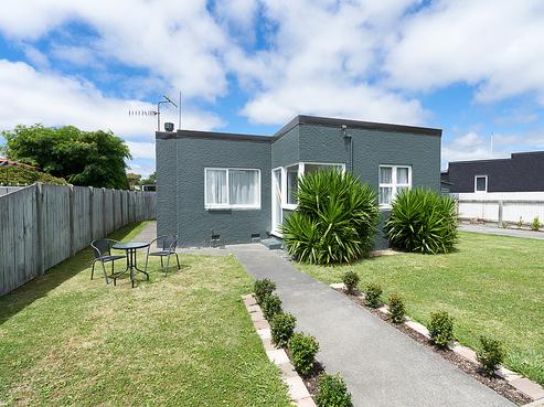 810 Riverslea Road South, Akina