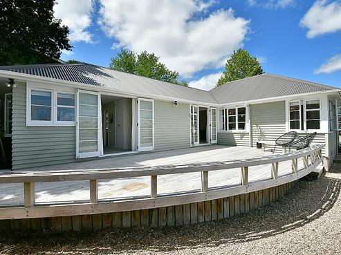 25 Downer Street, Helensville