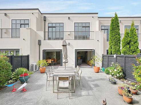 14 Country Club Terrace, Northwood