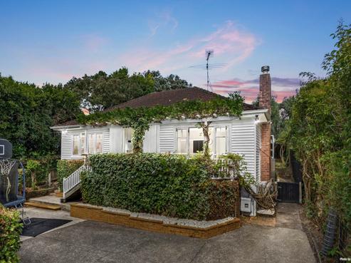 12 Handley Avenue, Narrow Neck