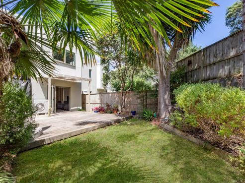 31/21 Hunters Park Drive, Three Kings