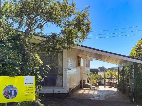 100 Bracken Road, Paparangi