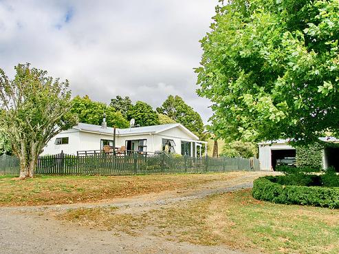 494 Everett Road, Inglewood