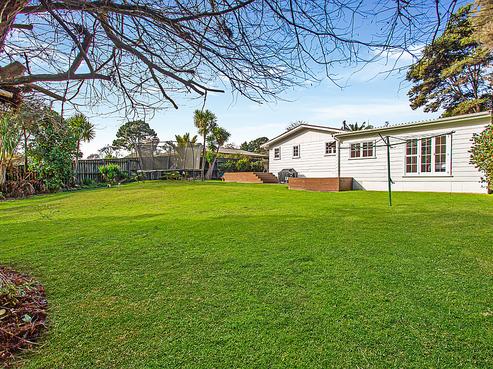 86 Waitakere Road, Waitakere