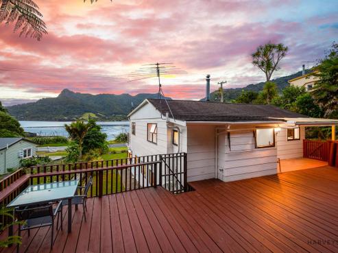 1202 Huia Road, Huia