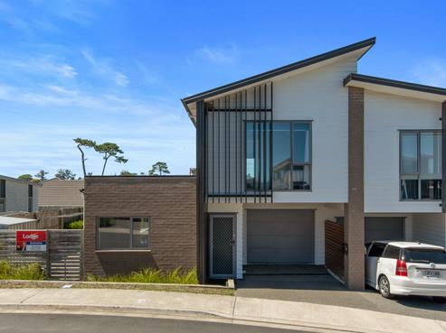 5 Springside Court, Huntington