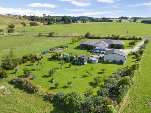 40 Bell Road West, Halcombe