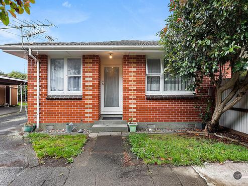 2/11 Sutherland Avenue, Silverstream