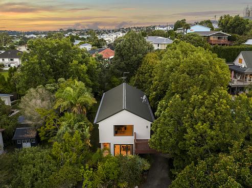 8 Rosecamp Road, Beach Haven