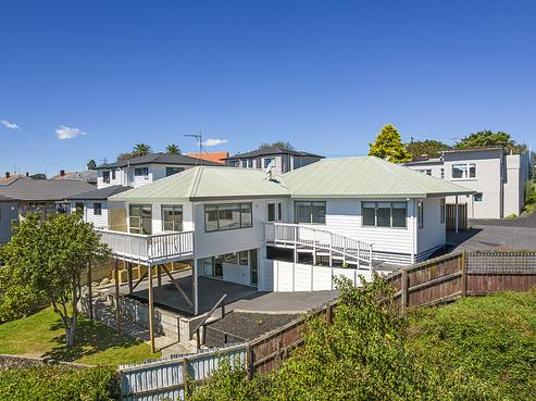 2/13 Coles Crescent, Papakura