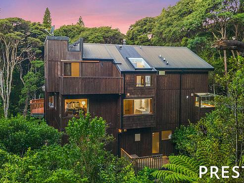 11 Longfellow Parade, Titirangi