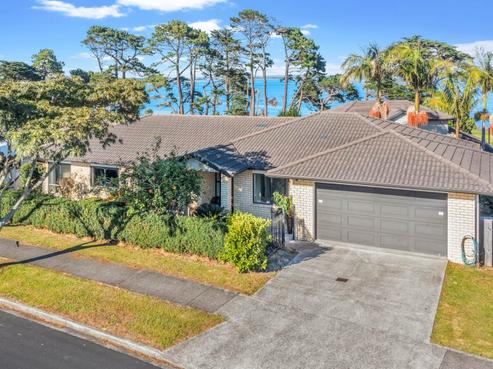 11 Nicholas Gibbons Drive, Clendon Park
