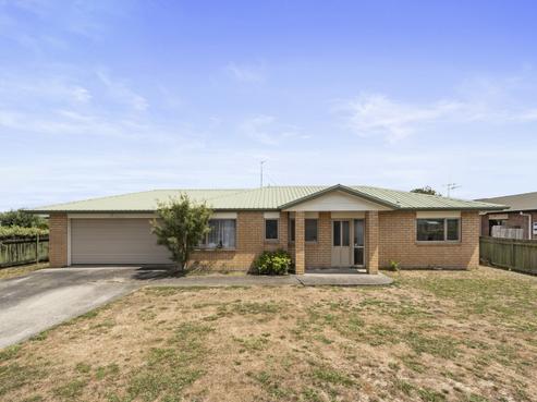 15 Harvard Court, Melville