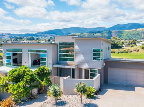 134 Renown Road, Raumati South