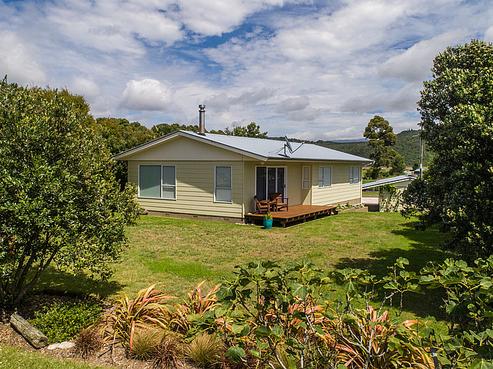 70 Bishop Road, Parapara